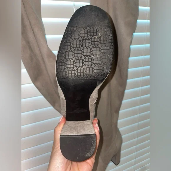 Over the knee suede heel boots - Picture 2 of 3